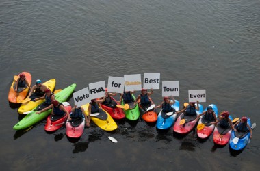 Kayakers support the Best Town Ever (14)