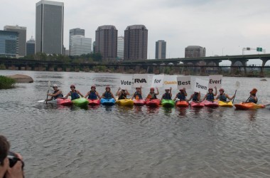 Kayakers support the Best Town Ever (10)