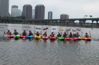 Kayakers support the Best Town Ever (8)