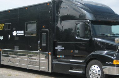 kicker_bus