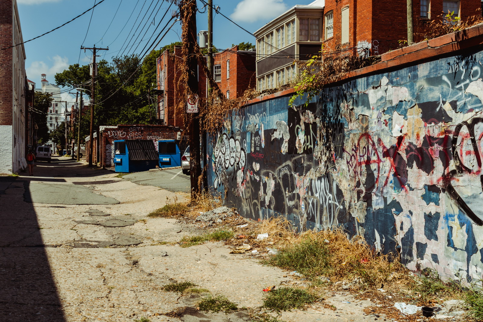 Between W. Grace Street and W. Franklin Street, off of Ryland Street.